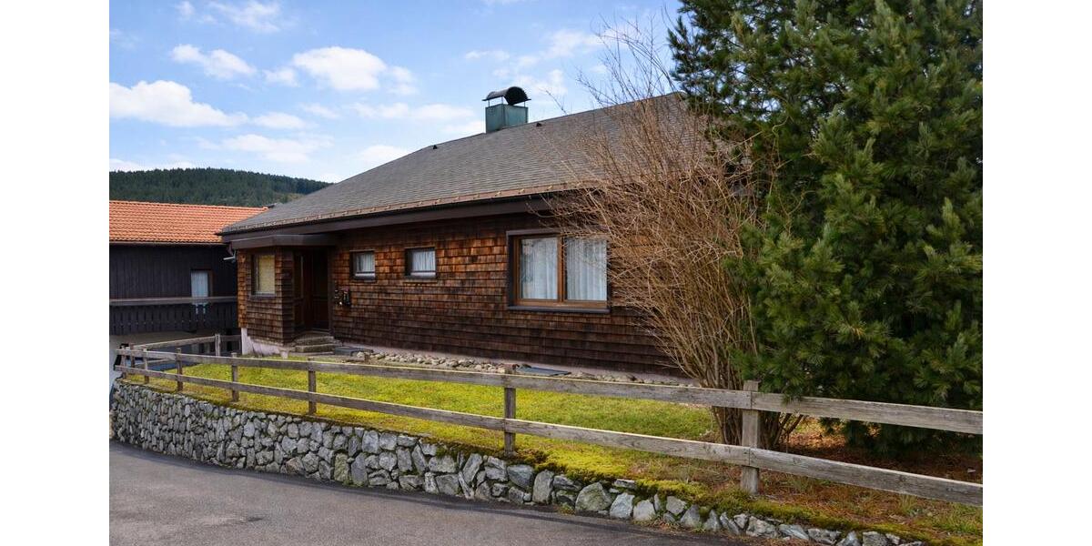 Bungalow Titisee-Neustadt Neustadt - 6 Zimmer, 175 m&sup2;, 360.000&euro; | Angebot:27076146