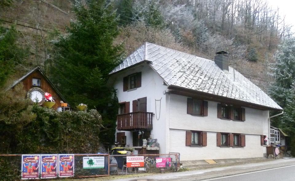 älteres Haus mit Grundstück zu verkaufen privat 4 zimmer