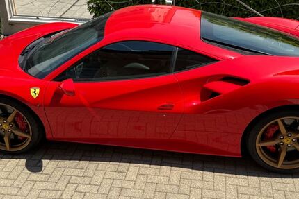 Ferrari 488 GTB 9.500 km 266.000 € Freiburg 79098