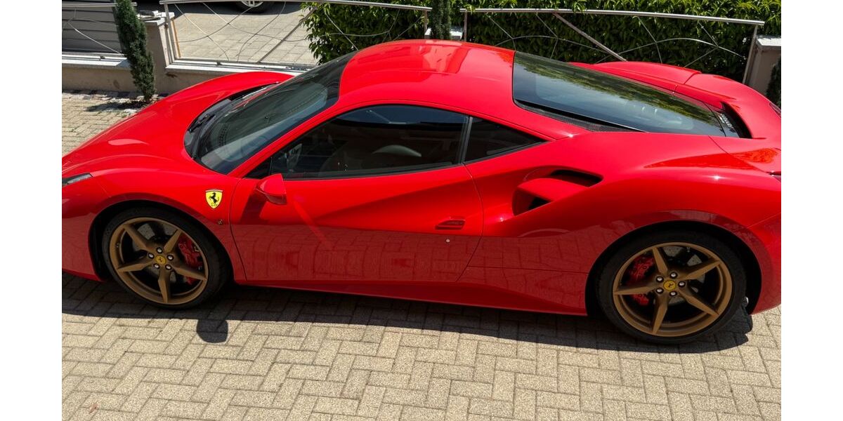 Ferrari 488 GTB 9.500 km 266.000 € Freiburg 79098