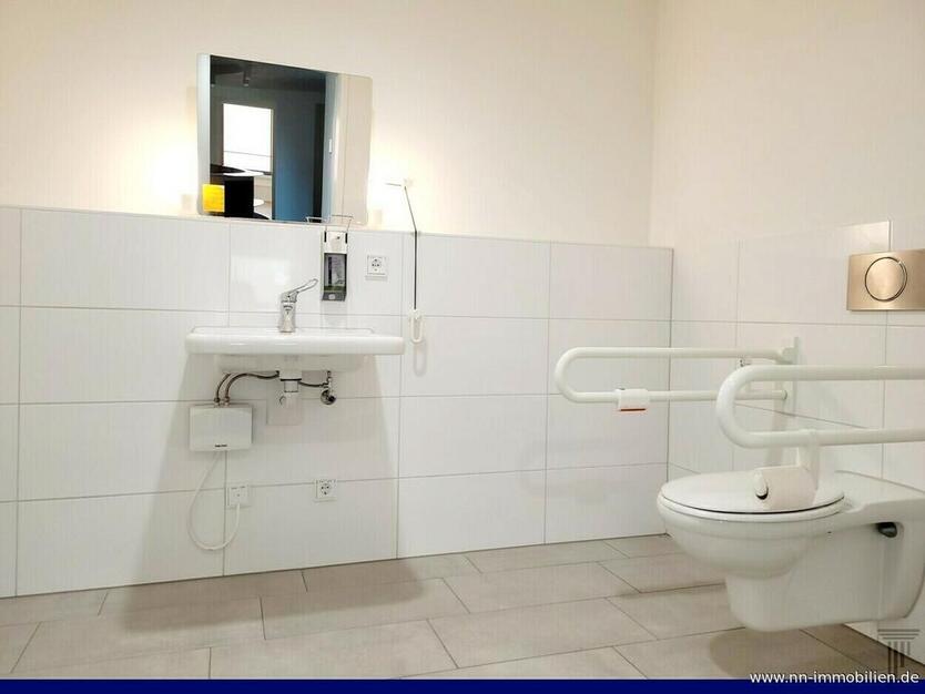 REPRÄSENTATIVE BÜRO- ODER PRAXISFLÄCHE! zimmer