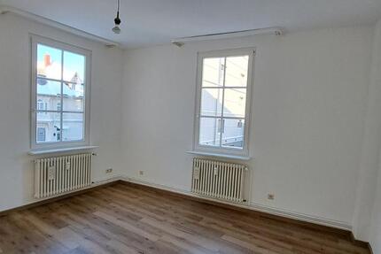 3-Zimmer-AltbauWohnung im Herzen der Stadt – ab sofort