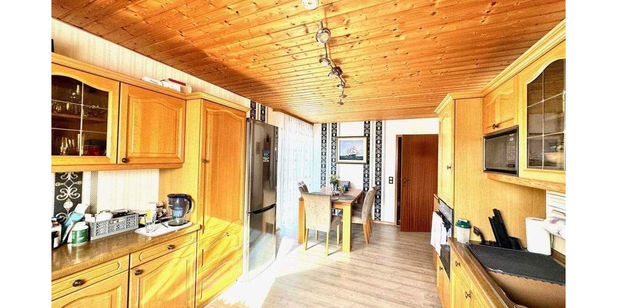 Doppelhaushälfte Ebringen - 8 Zimmer, 220 m&sup2;, 899.000&euro; | Angebot:25823328