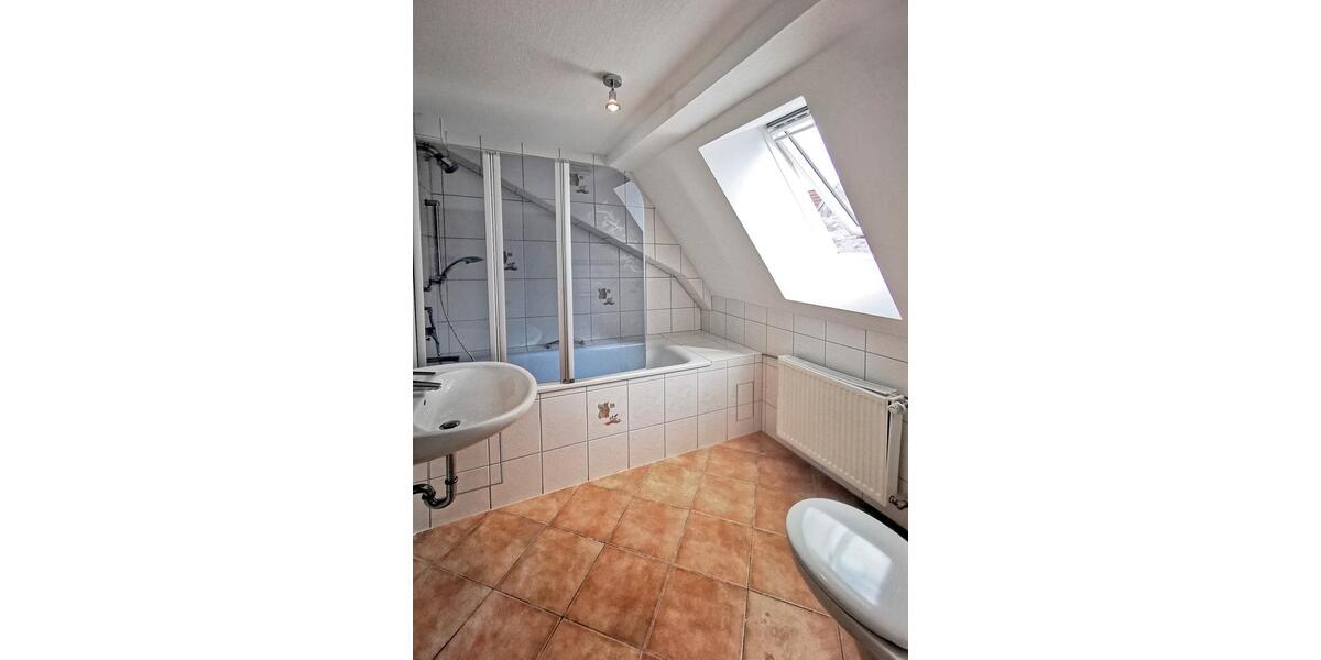 Dachgeschoßwohnung Hartheim am Rhein - 5 Zimmer, 132 m&sup2;, 1.520&euro; | Angebot:25106805